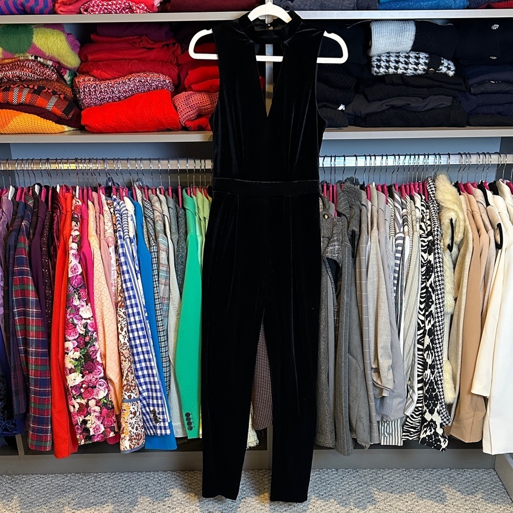 Stella Luce black velvet embroidered sleeveless back zipper jumpsuit size S